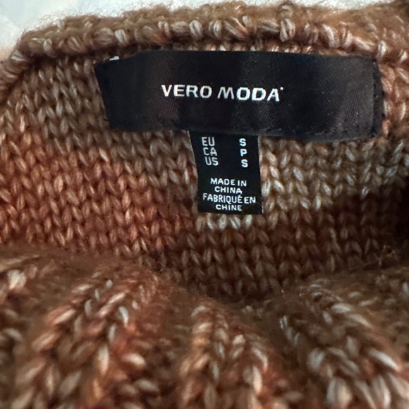 Sweater - Picture 4 of 4